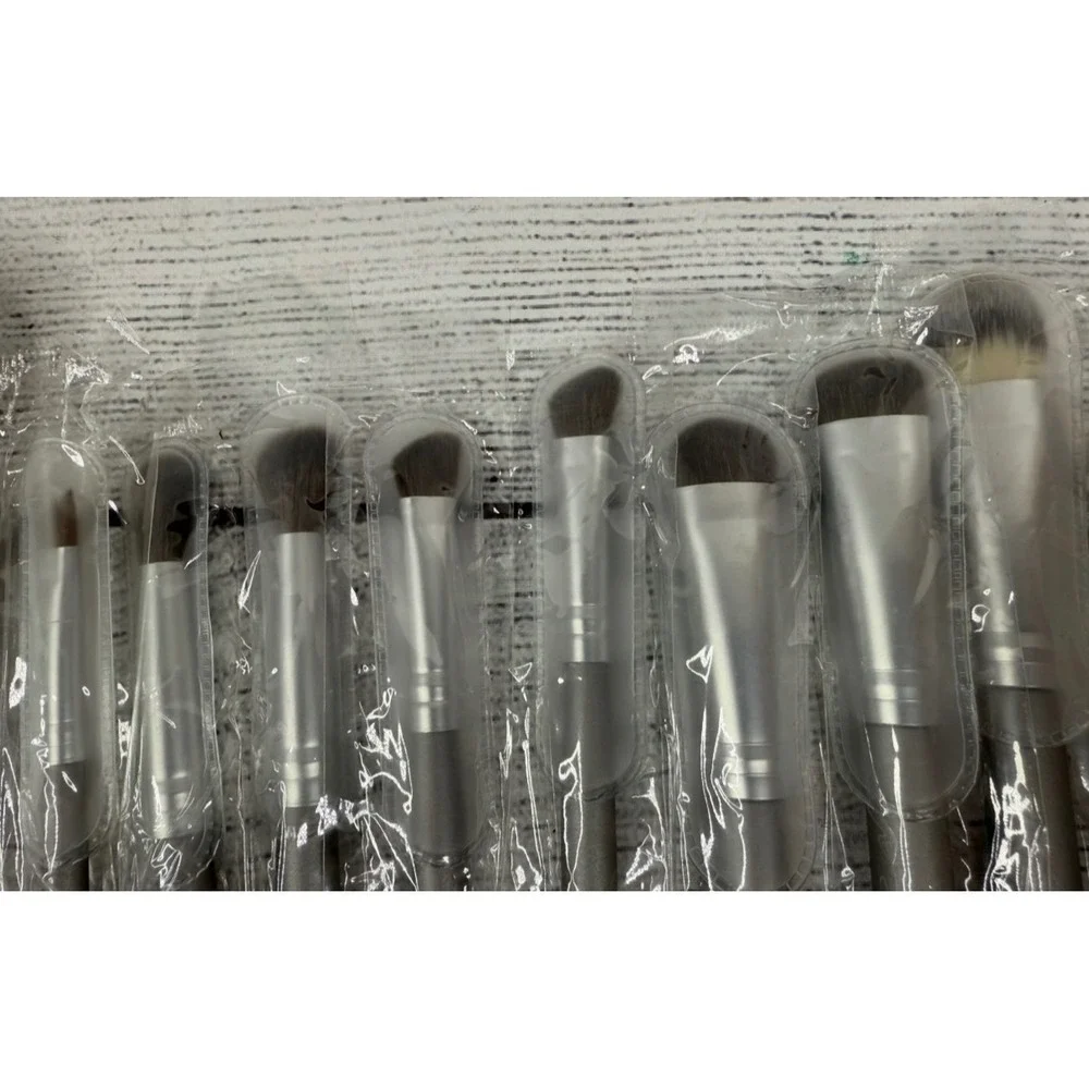 TIGI Professional Makeup Brush set 13 Piece some duplicates